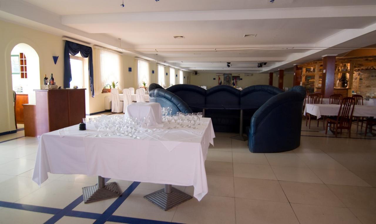 Hotel Ana Gospic Exterior photo