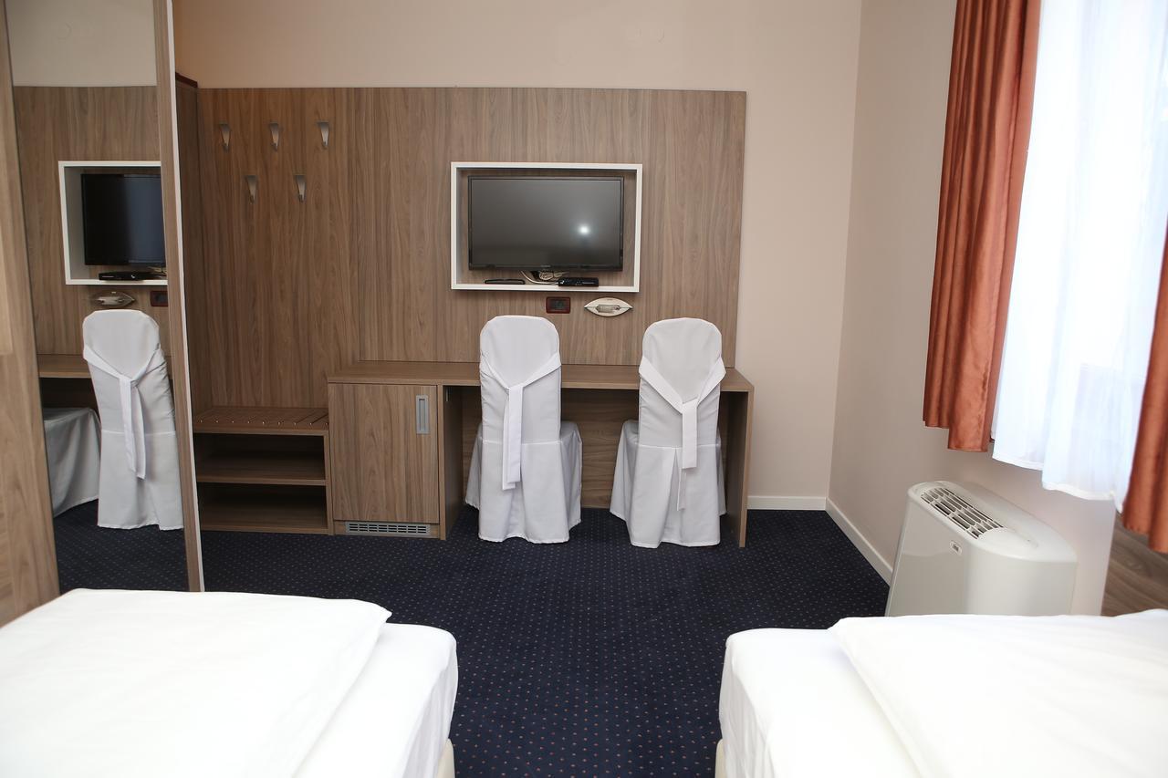 Hotel Ana Gospic Exterior photo