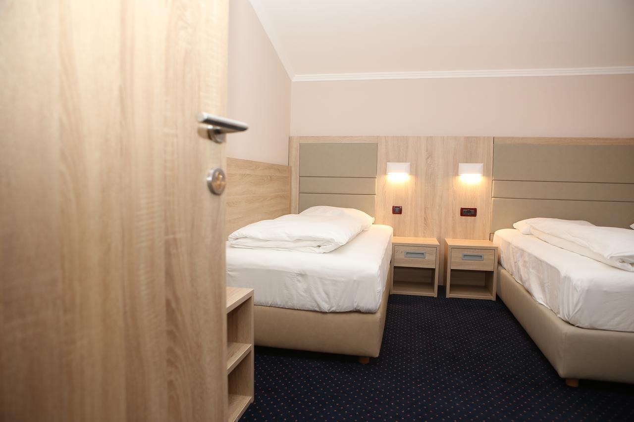 Hotel Ana Gospic Exterior photo