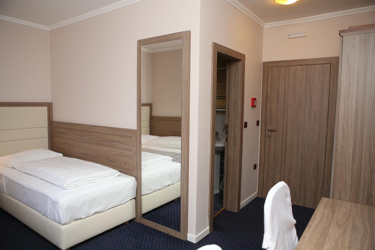 Hotel Ana Gospic Exterior photo