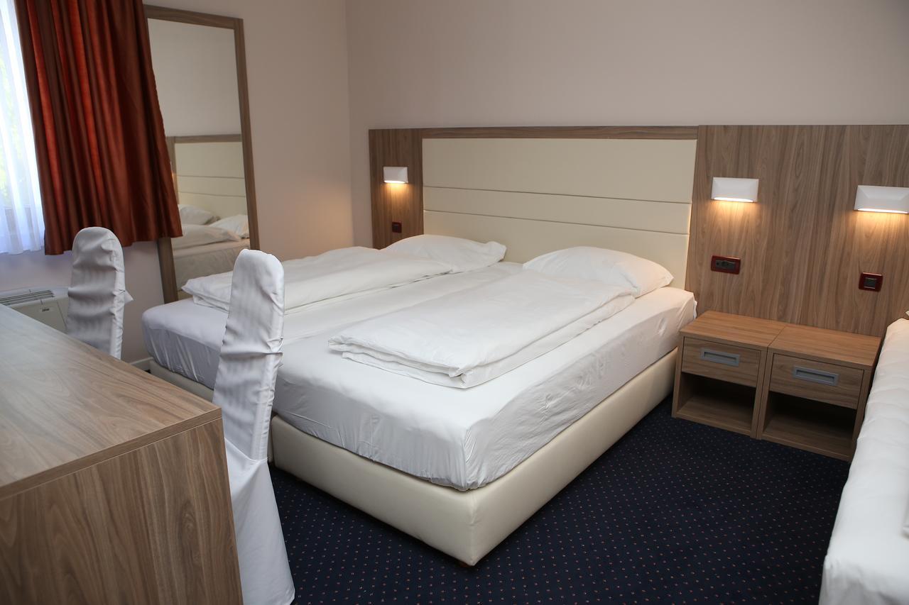 Hotel Ana Gospic Exterior photo