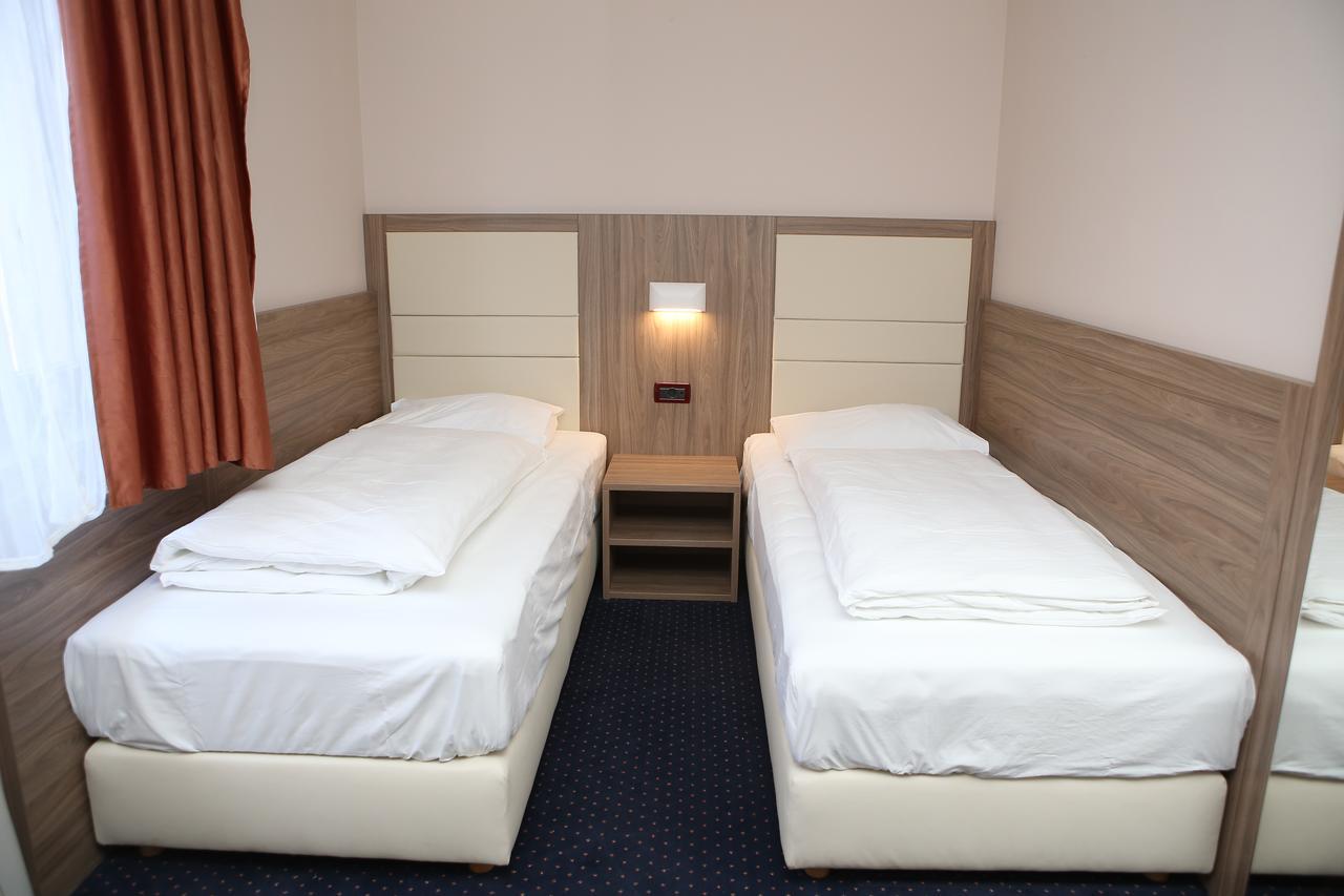 Hotel Ana Gospic Exterior photo