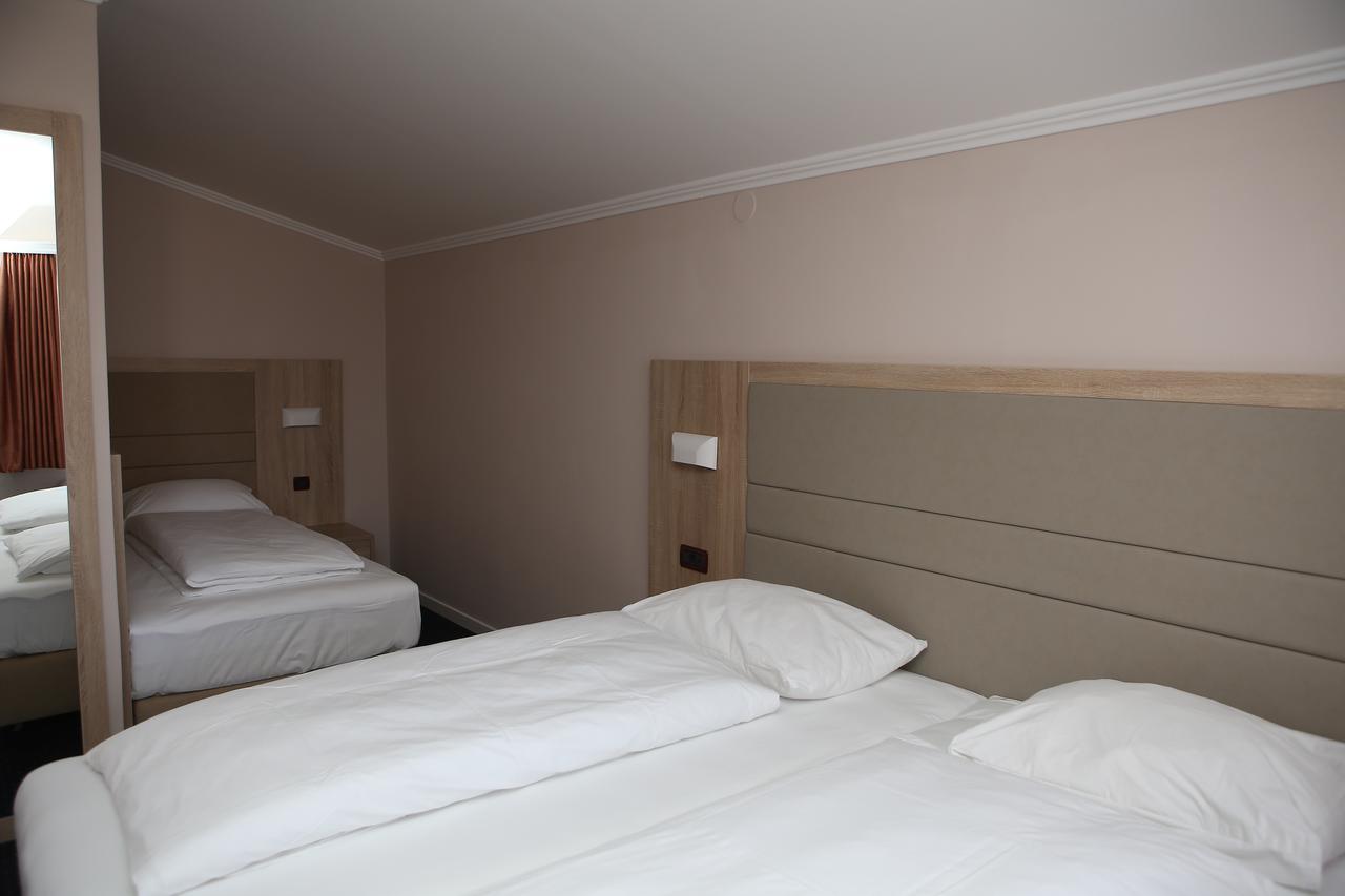 Hotel Ana Gospic Exterior photo